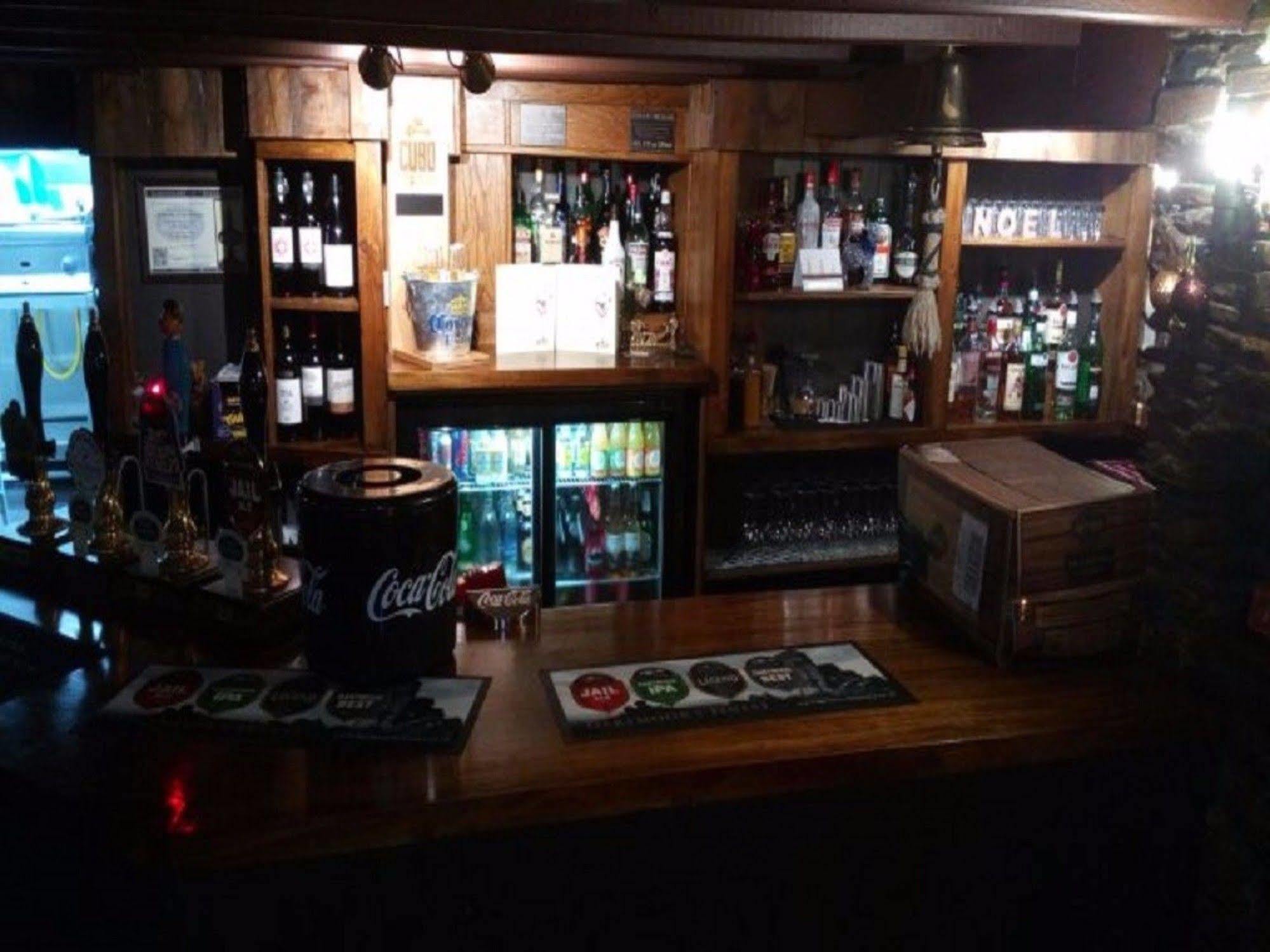 The Dolphin Inn Kingsbridge  Exterior photo